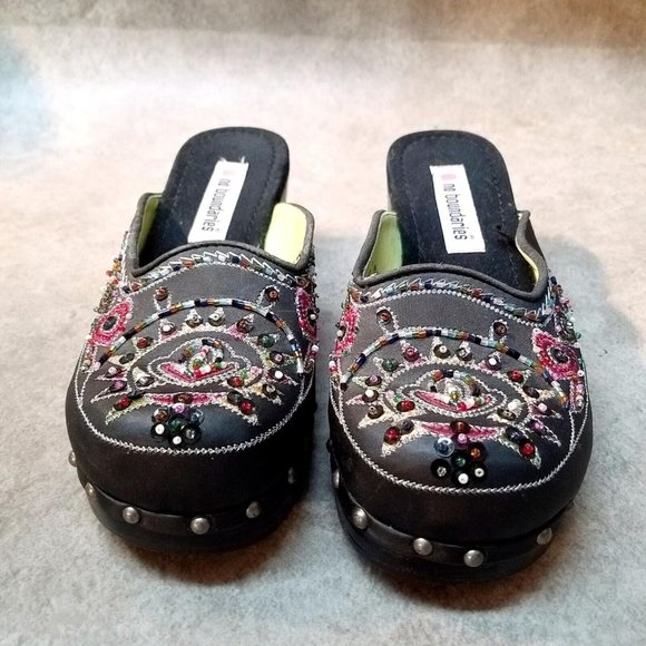 No Boundaries Womens Fire Size 7 Gray Slip On Beaded Platform Mules - Picture 2 of 11